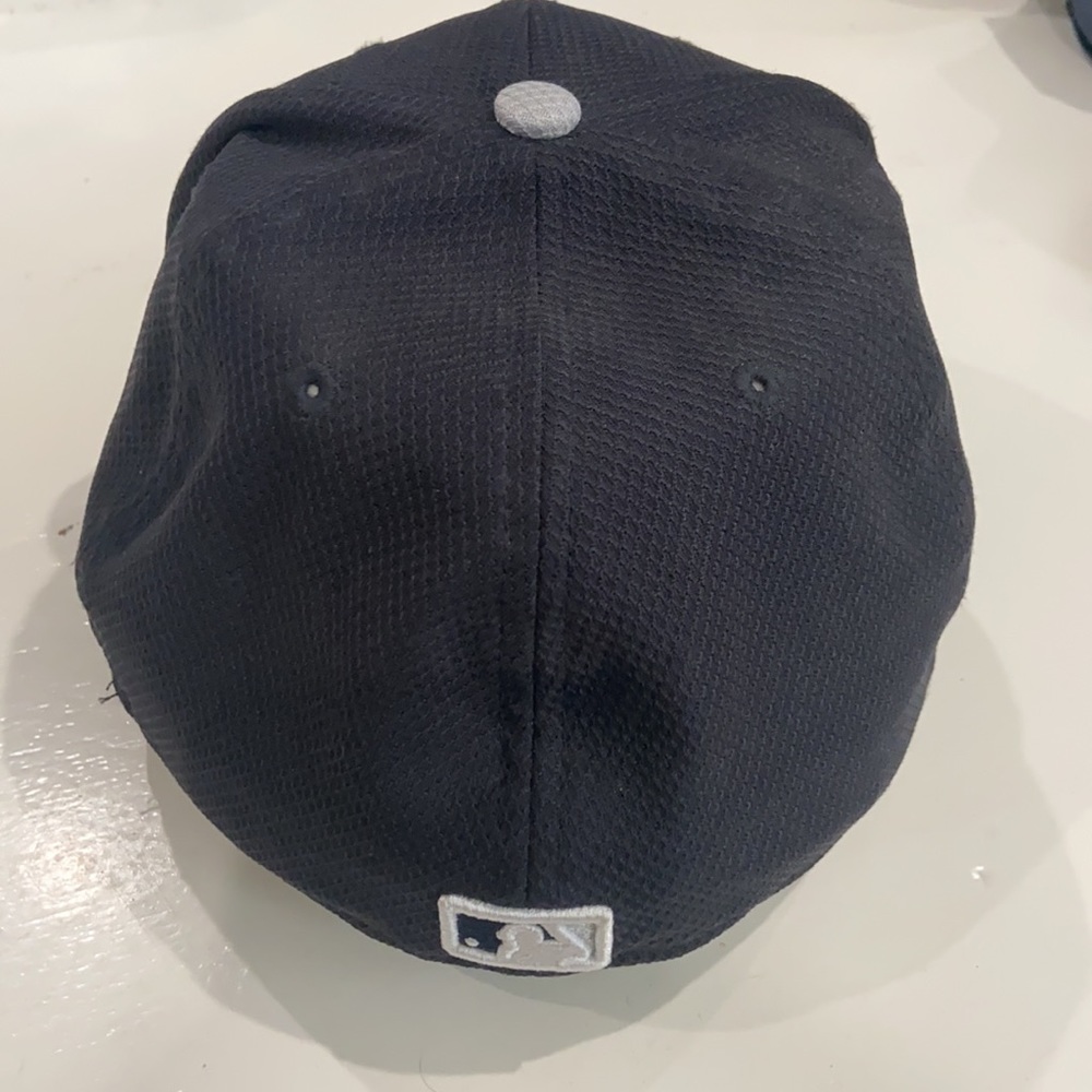 Yankees hat - Picture 2 of 2